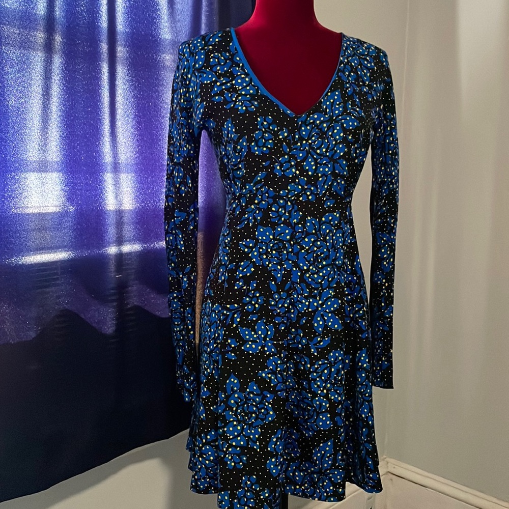 DVF slightly worn needs small stitch on neck line